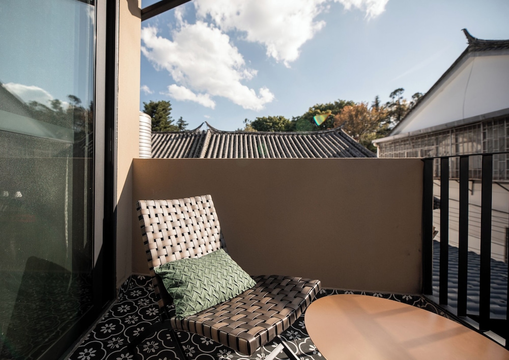 Luxury Suite, Hill View