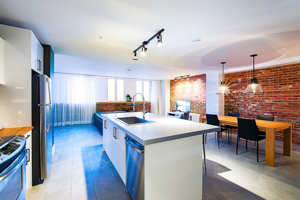 Penthouse, 2 Bedrooms (401) thumbnail 5