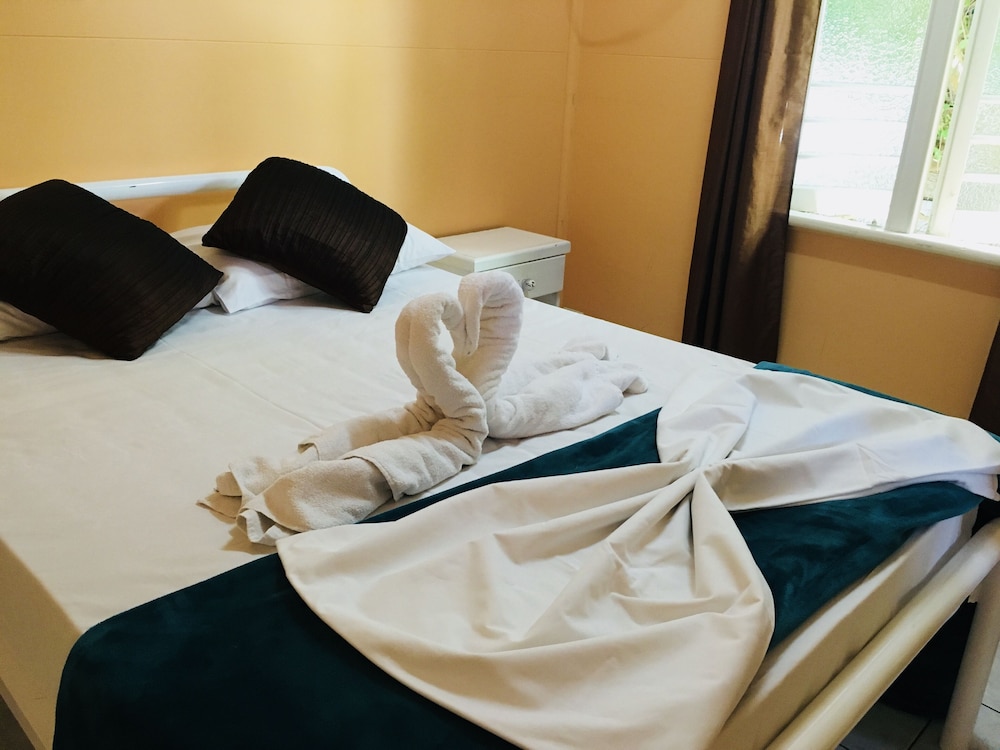 Standard Room, Non Smoking, Shared Bathroom (Double Room with Air Con) photo 2