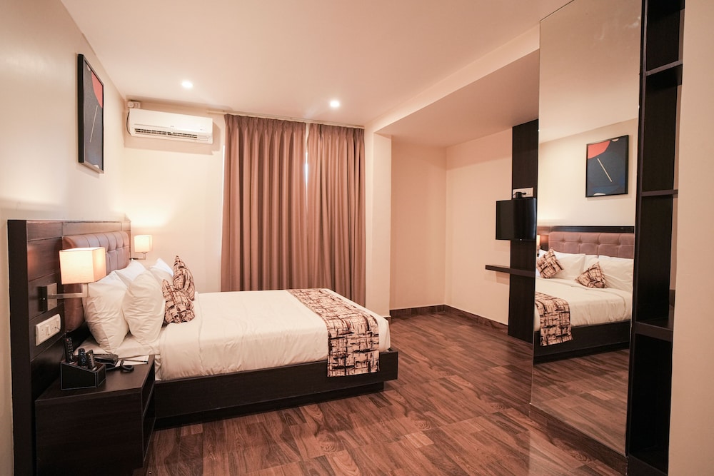 Deluxe Room, 1 Queen Bed