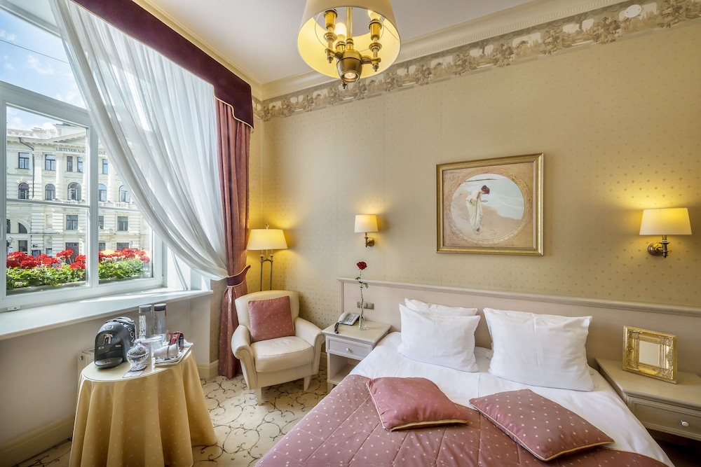 Double Room - Photo 11