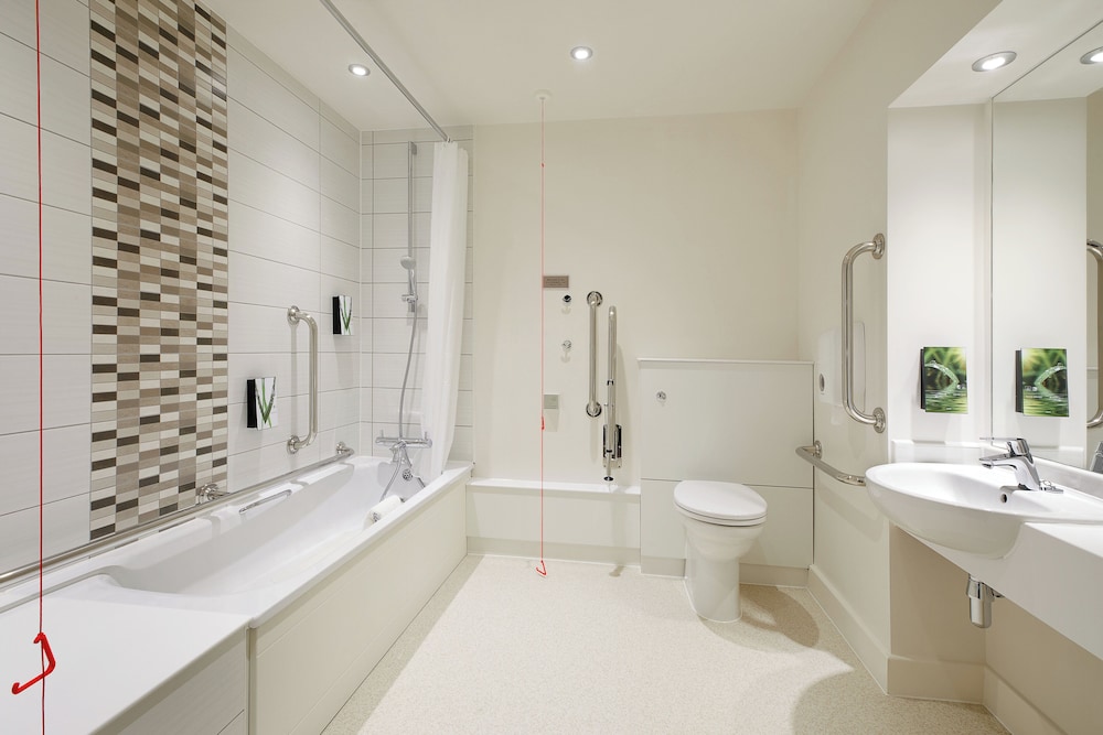 Standard Double Room, Accessible Bathtub
