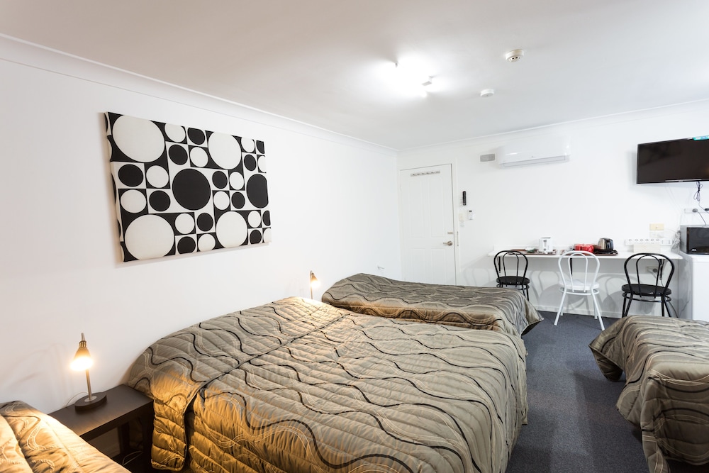 Family Room, Multiple Beds photo 2