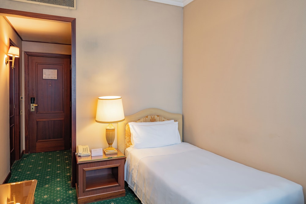 Classic Twin Room, Non Smoking - Photo 1
