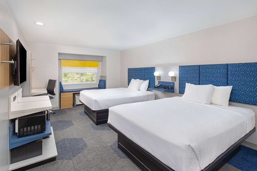 Standard Room, 2 Queen Beds, Accessible - Photo 1