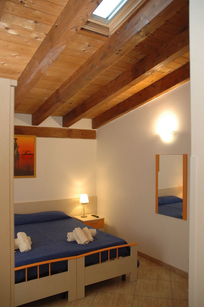 Economy Double Or Twin Room photo 3