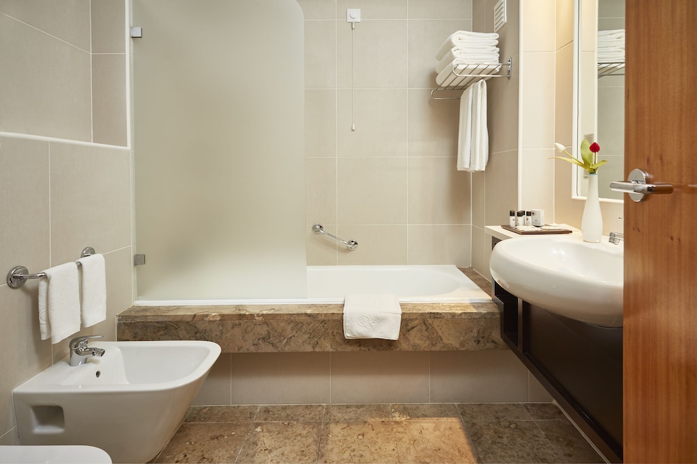 Suite - Photo 2