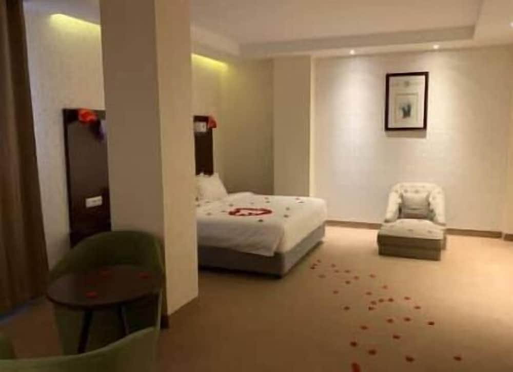 Luxury Suite