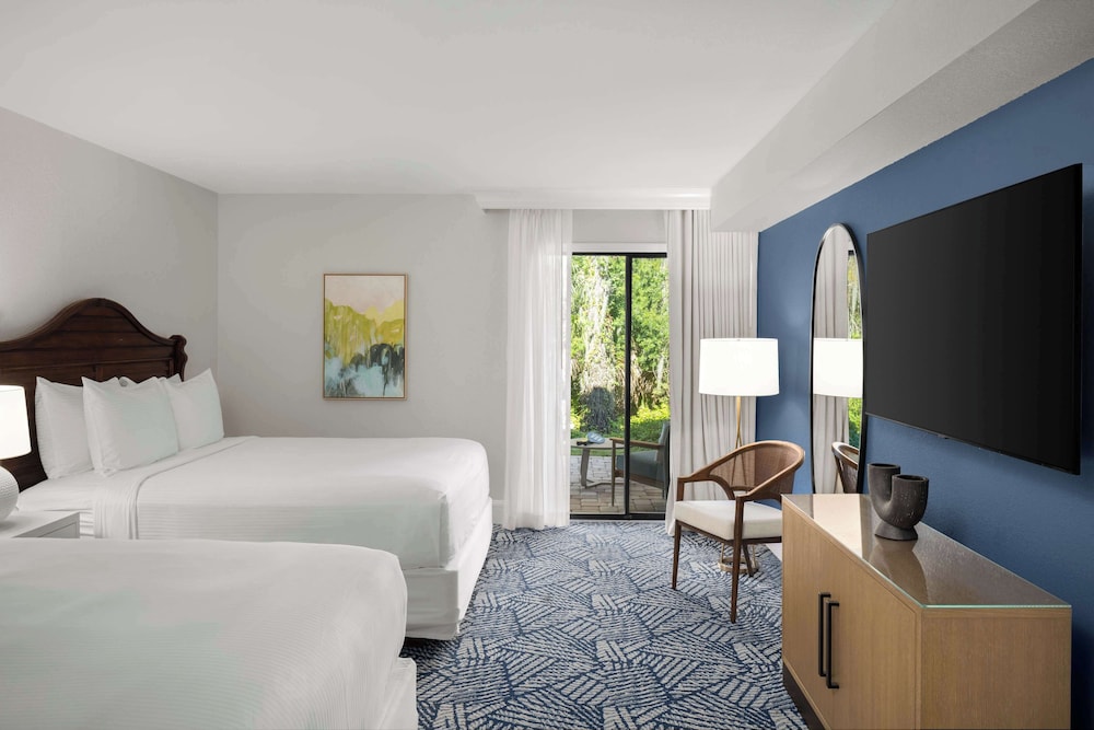 Deluxe Room, 1 King Bed - Photo 1