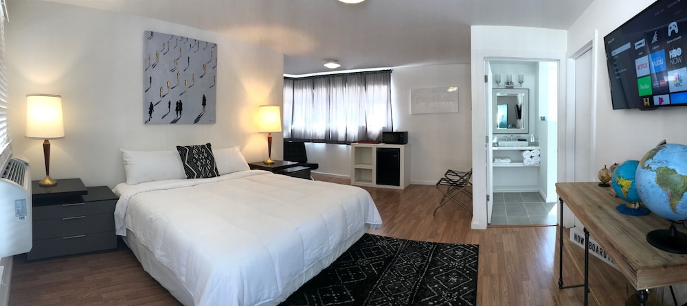 Deluxe King Room