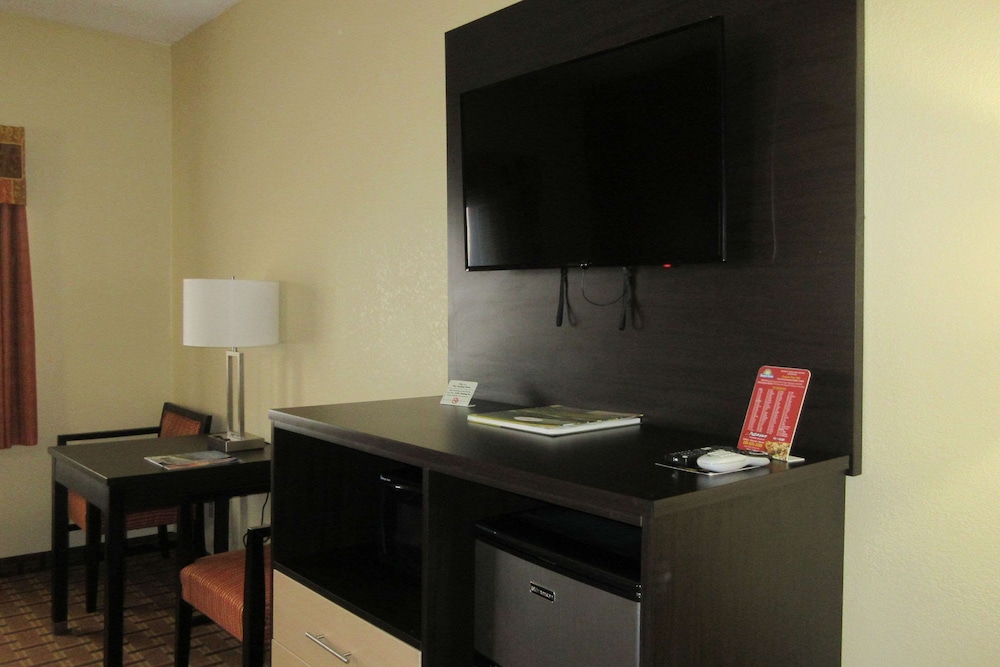 Standard Room, 2 Queen Beds, Non Smoking - Photo 5