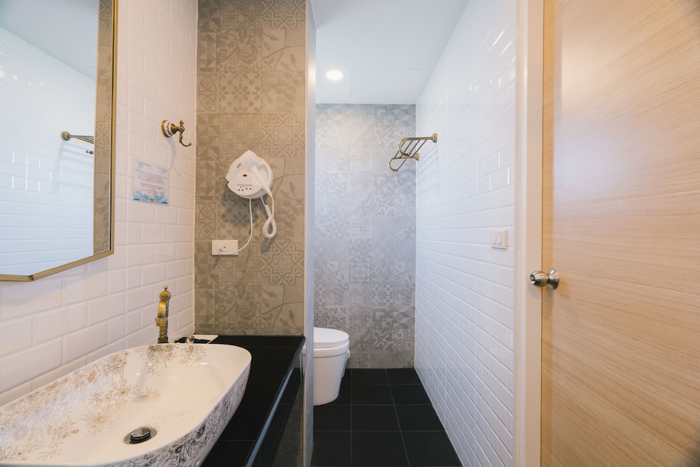 Suite - Photo 12