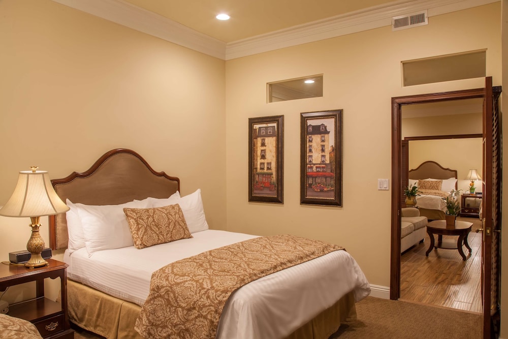 Suite, Multiple Beds, Non Smoking (Living Room;with Sofabed)