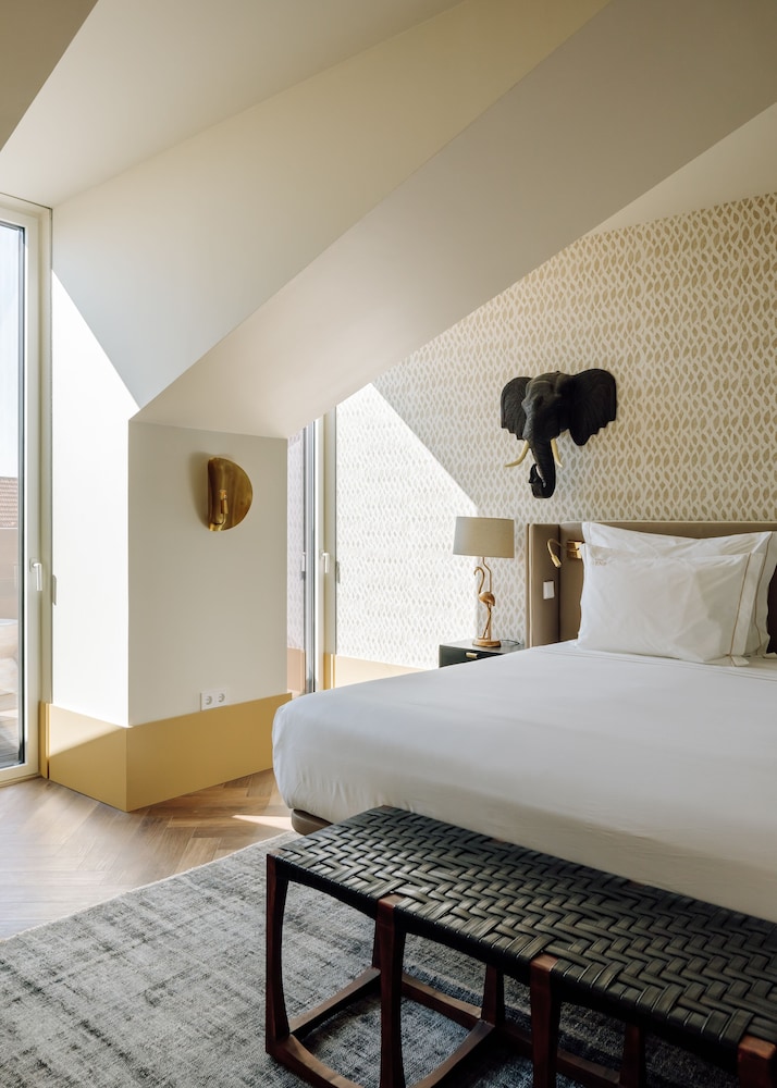 Signature Suite, 1 King Bed, Balcony