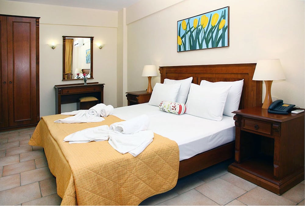Twin Room, Courtyard View
