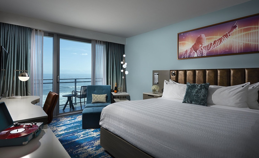 Room, 1 King Bed, Balcony, Oceanfront