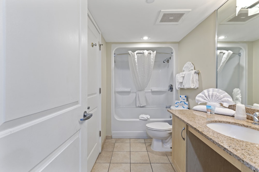 Three Bedroom Condo, Ocean View, Balcony, Full Kitchen photo 2