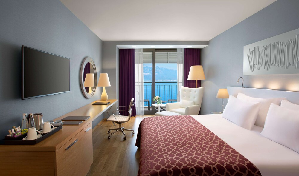 Deluxe Room, Sea View thumbnail 6