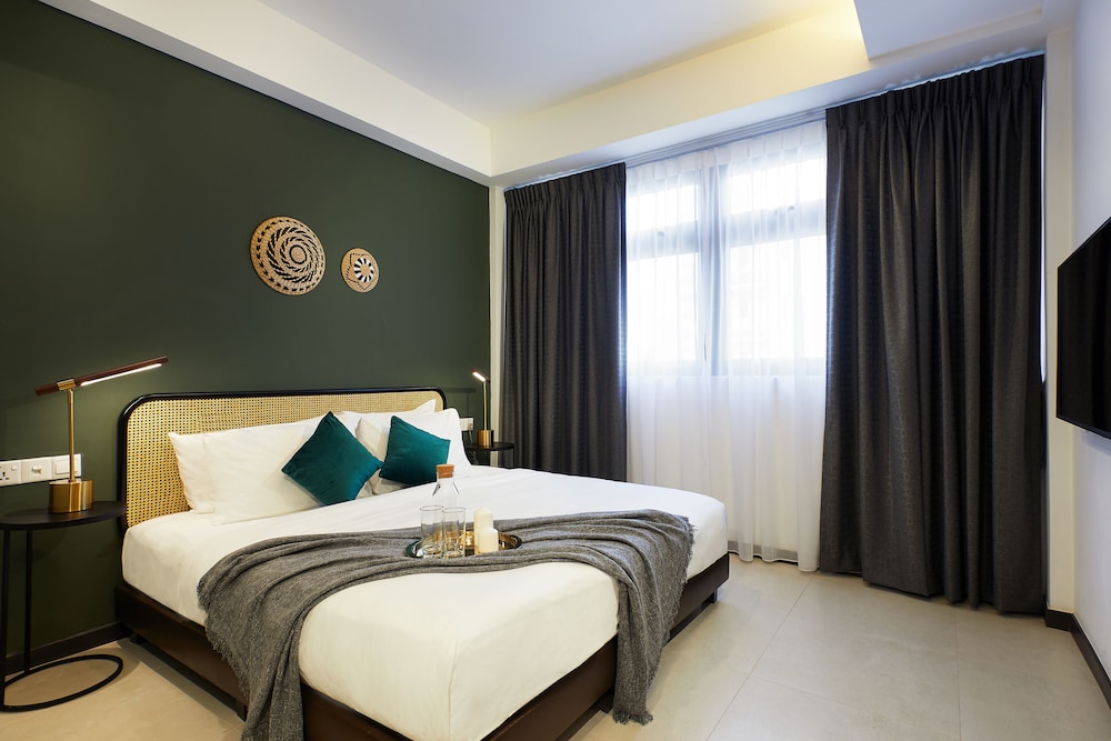 1 BEDROOM SUITE photo 1