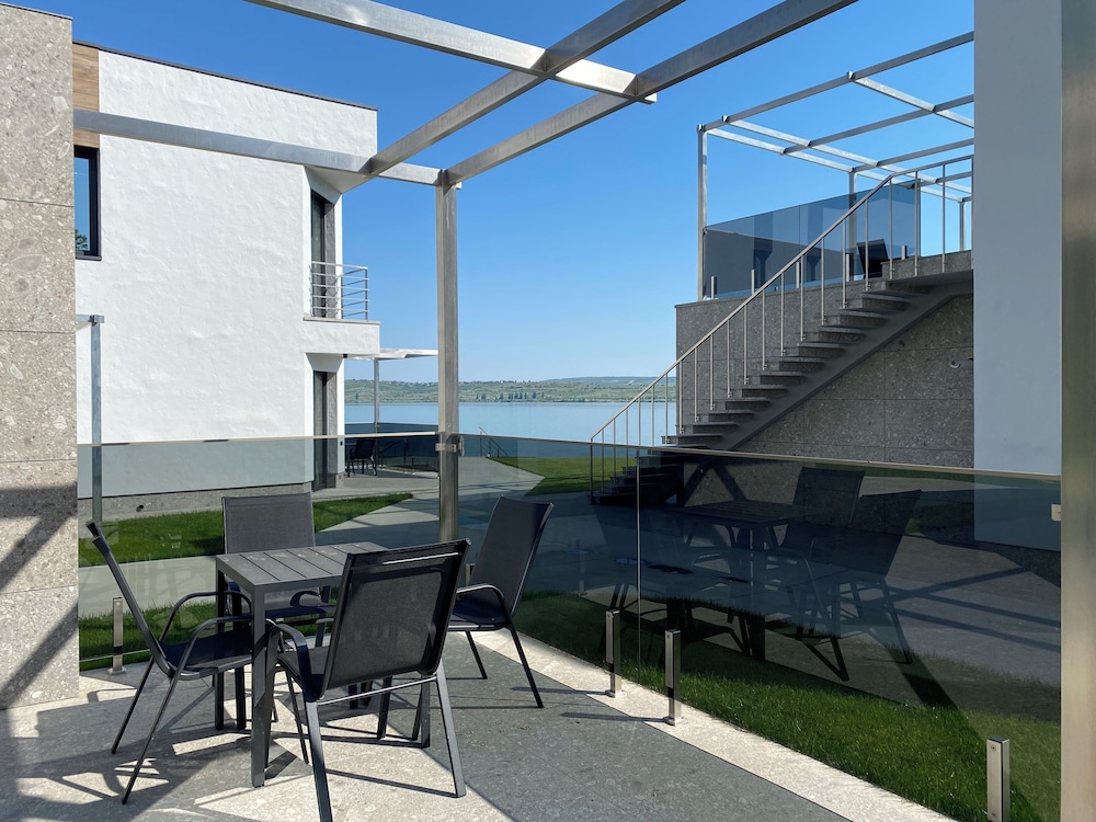 Deluxe Villa, Lake View photo 2