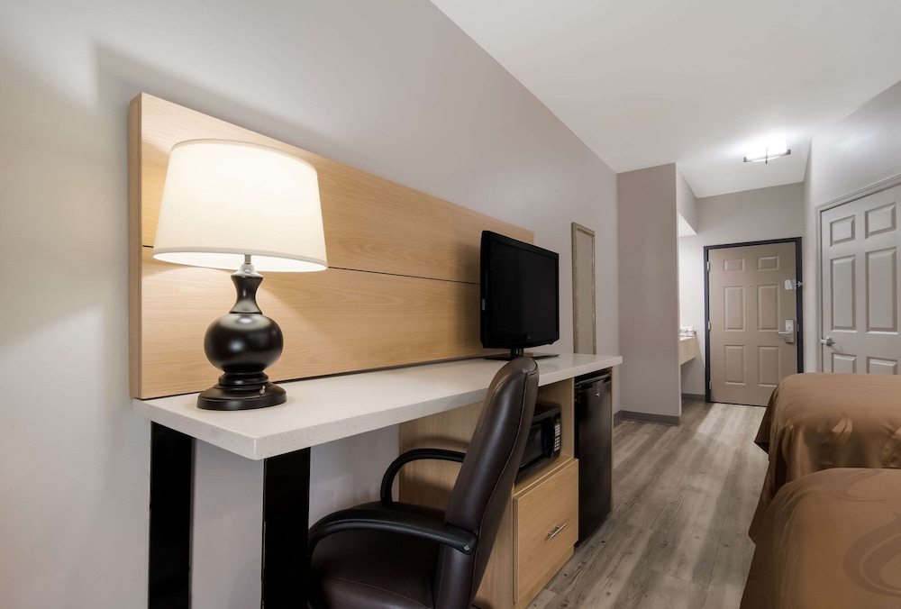 Room, 2 Queen Beds - Photo 4