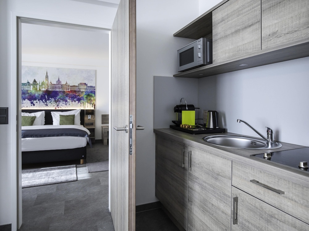 Executive Suite, Multiple Beds thumbnail 5