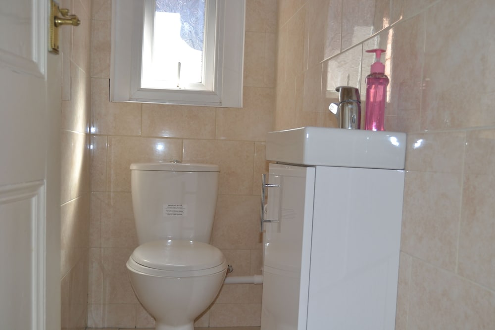 Single Room, Shared Bathroom photo 3