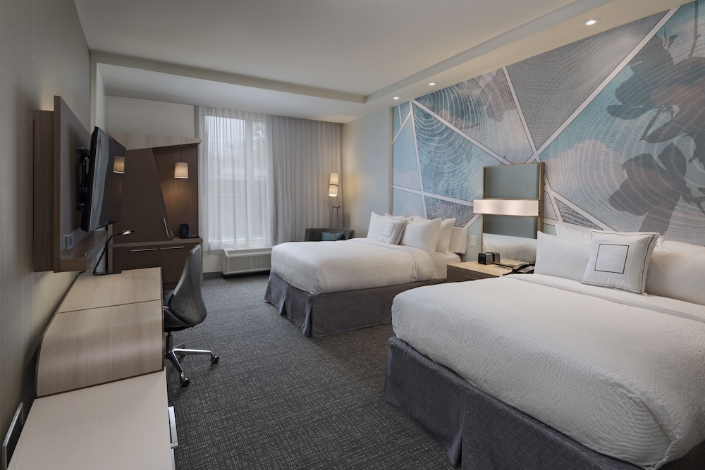 Room, 2 Queen Beds (Mobility/Hearing Access, Roll-In Shwr)