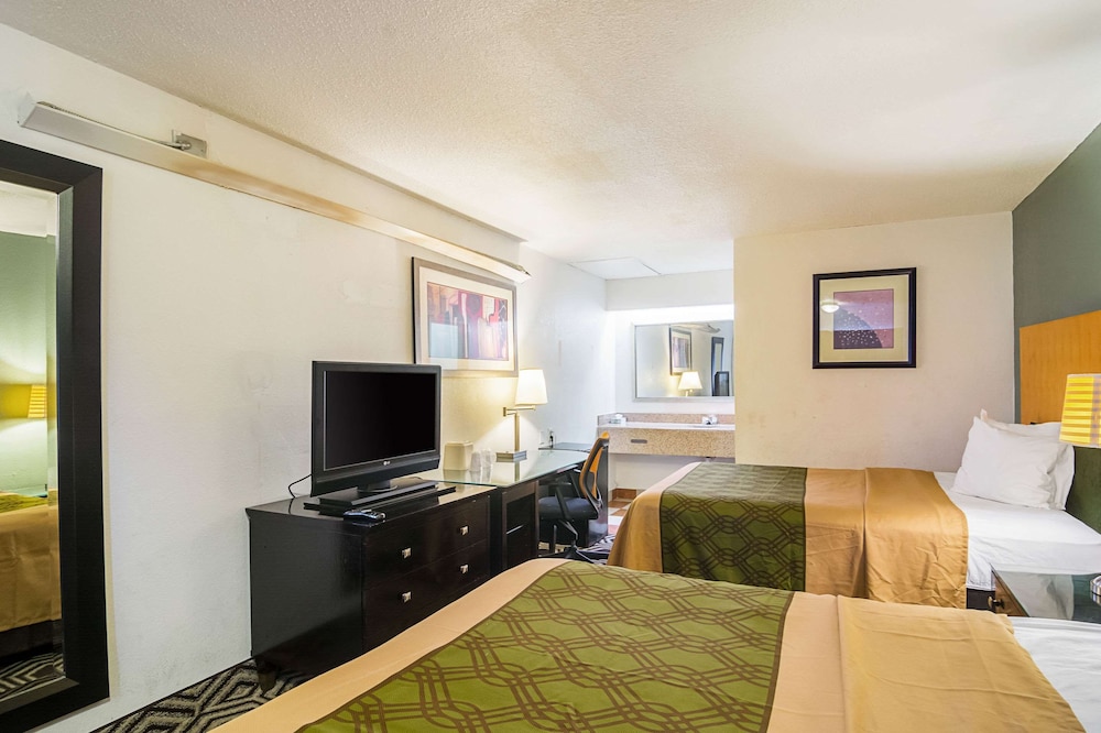 Standard Room, 2 Double Beds, Non Smoking - Photo 7