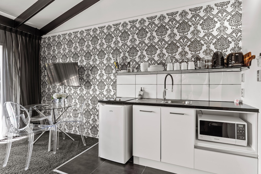 Deluxe Suite - Photo 10