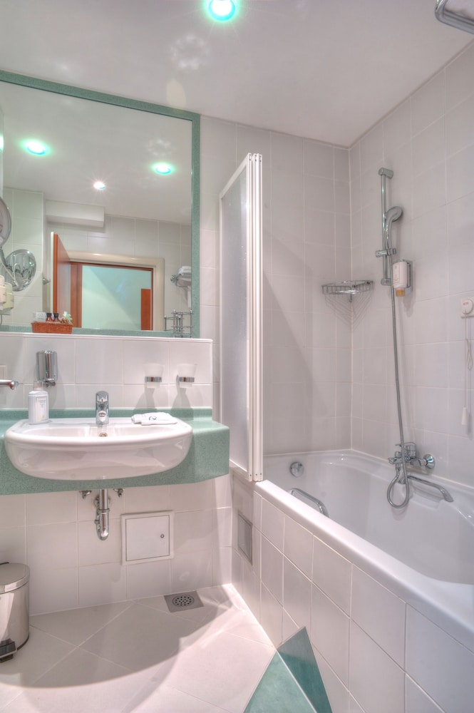 Economy Double Room, Balcony, Garden View photo 2