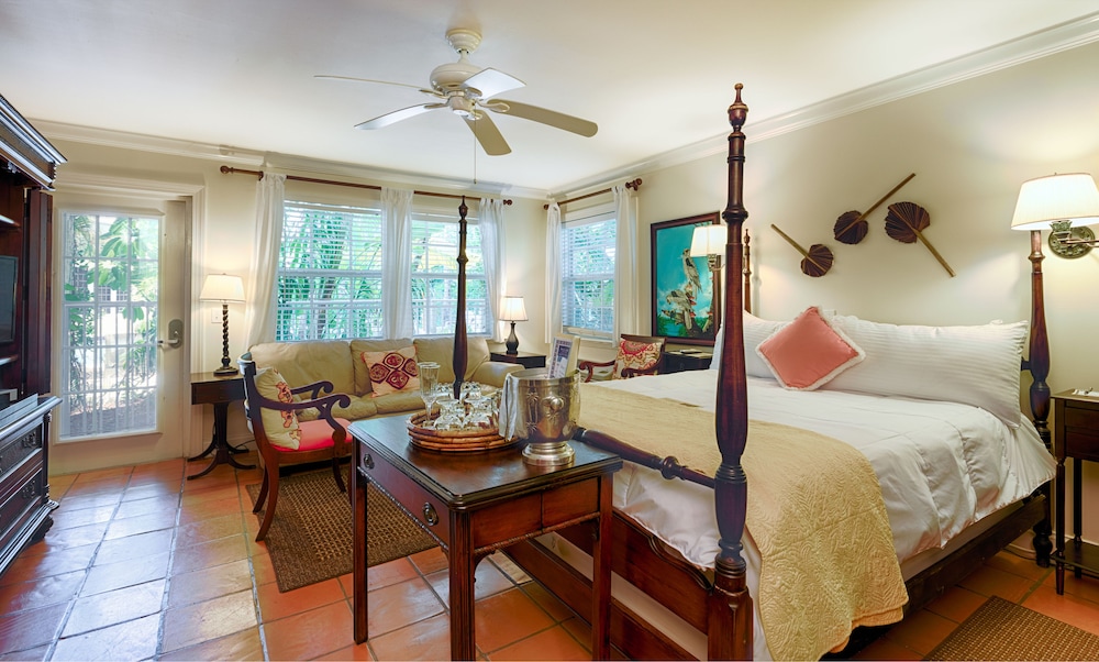 Deluxe Queen Room, First or Second Floor photo 3
