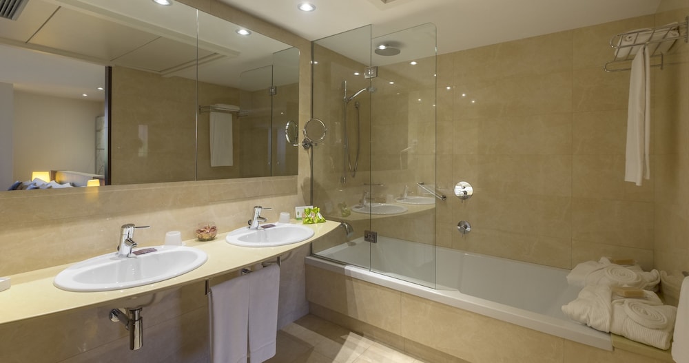 Executive Suite - Photo 5