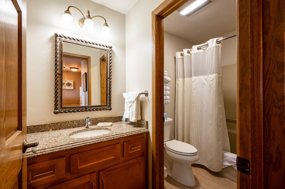 1 Bedroom 1 Bath King Premier Water View photo 2