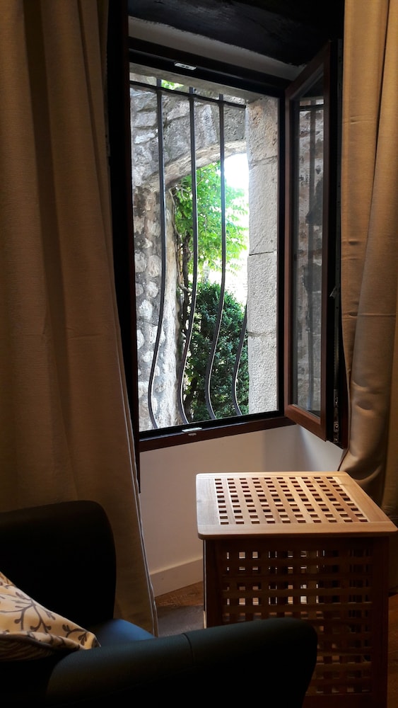 Standard Double Room, Non Smoking - Photo 5