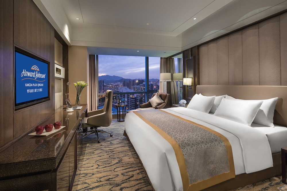 Business Room, 1 King Bed, Non Smoking photo 3