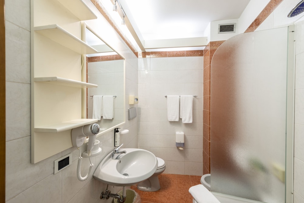 Economy Double Room - Photo 6