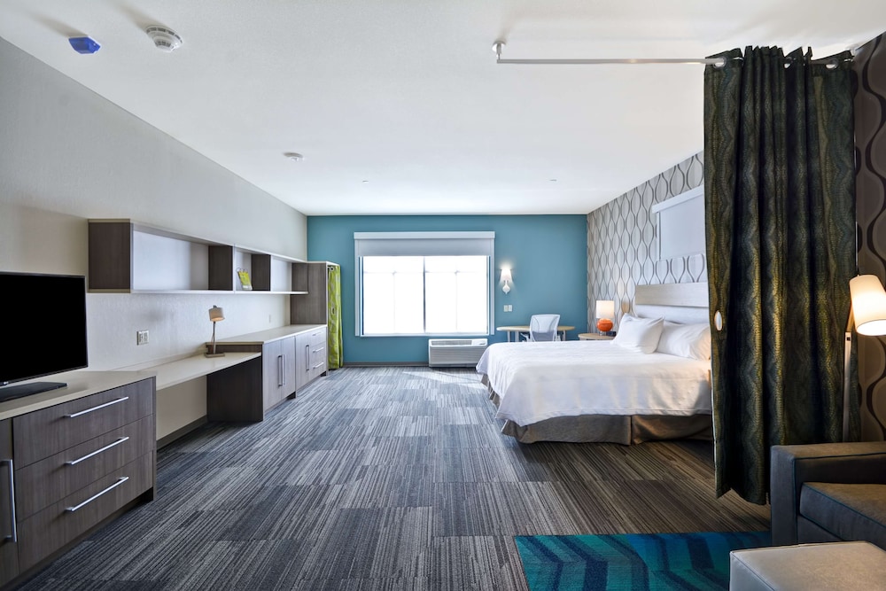 Studio, 1 King Bed, Accessible, Bathtub photo 1