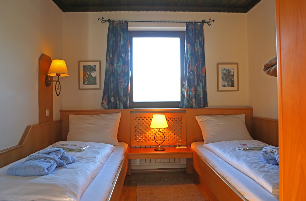 Traditional Cottage, 2 Bedrooms, Patio, Mountainside