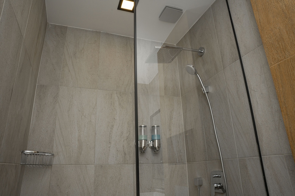 Standard Double or Twin Room - Photo 15