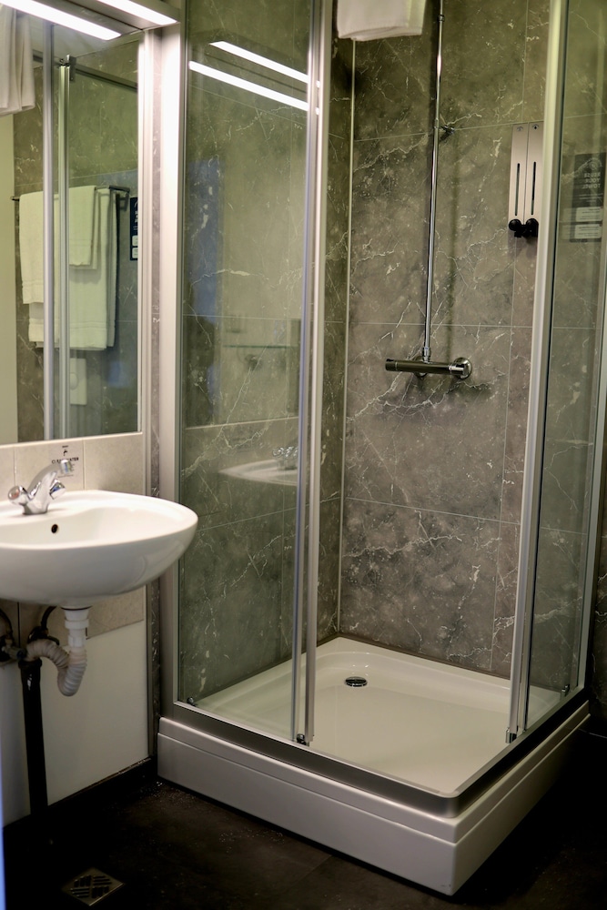 Standard Double or Twin Room - Photo 5