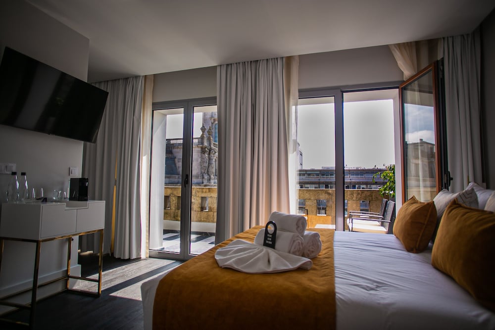 Junior Suite, Balcony (Aliados View)