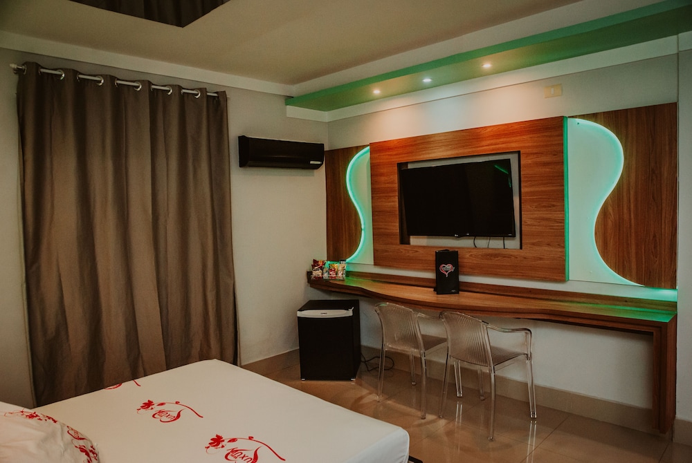 Honeymoon Suite