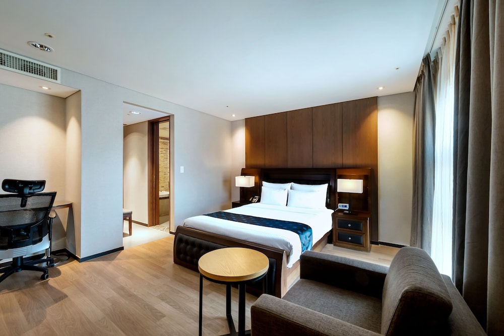 Deluxe Suite photo 2