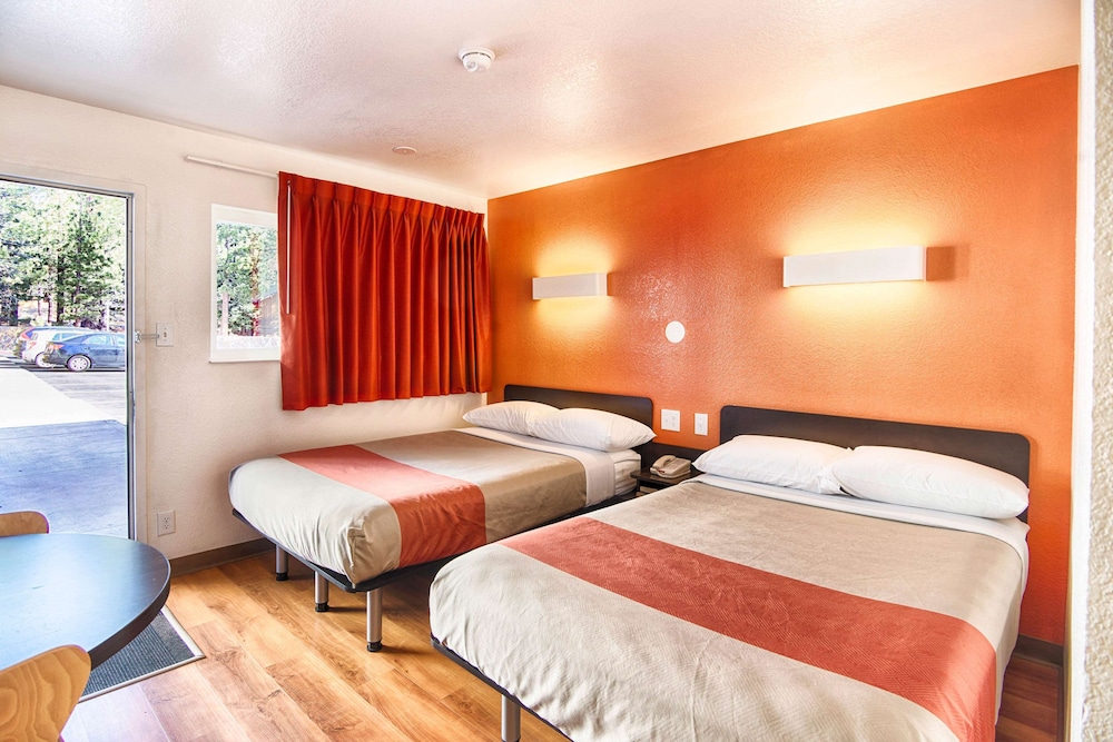 Premium Room, 2 Double Beds, Non Smoking, Refrigerator & Microwave photo 2