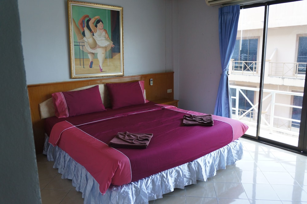 Deluxe Room - Photo 3