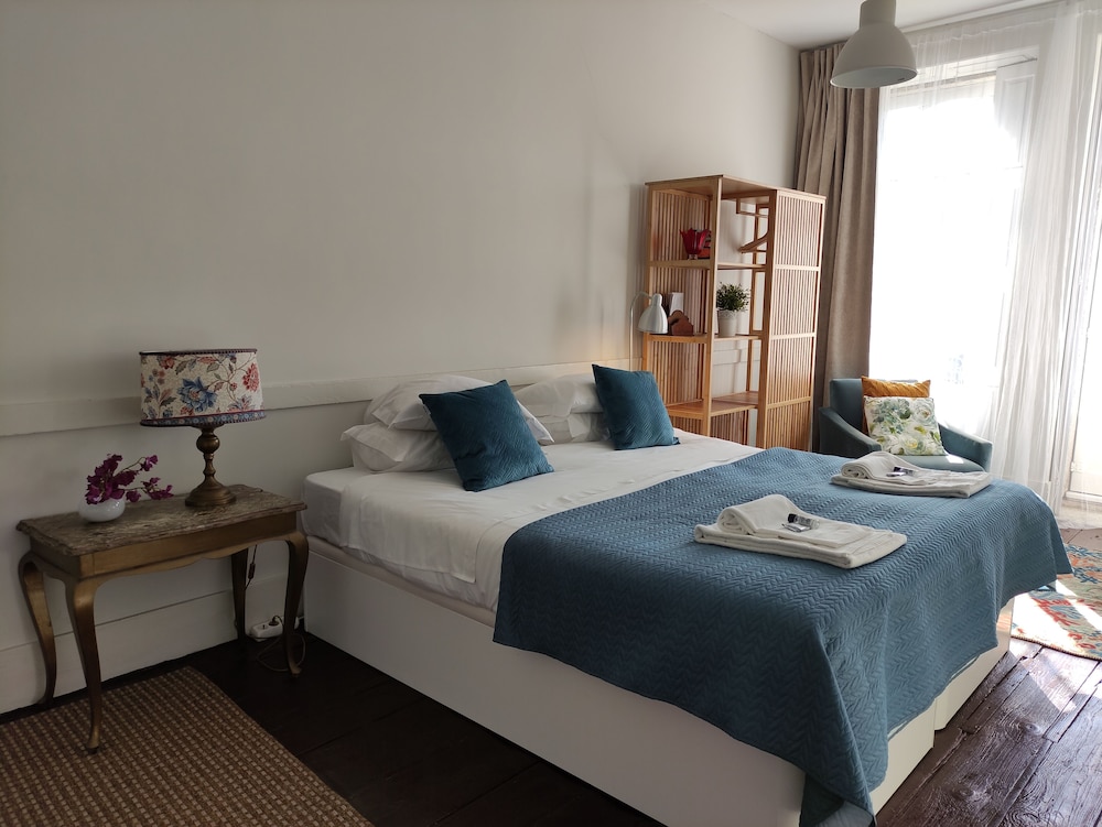 Romantic Studio, Balcony, River View (1)