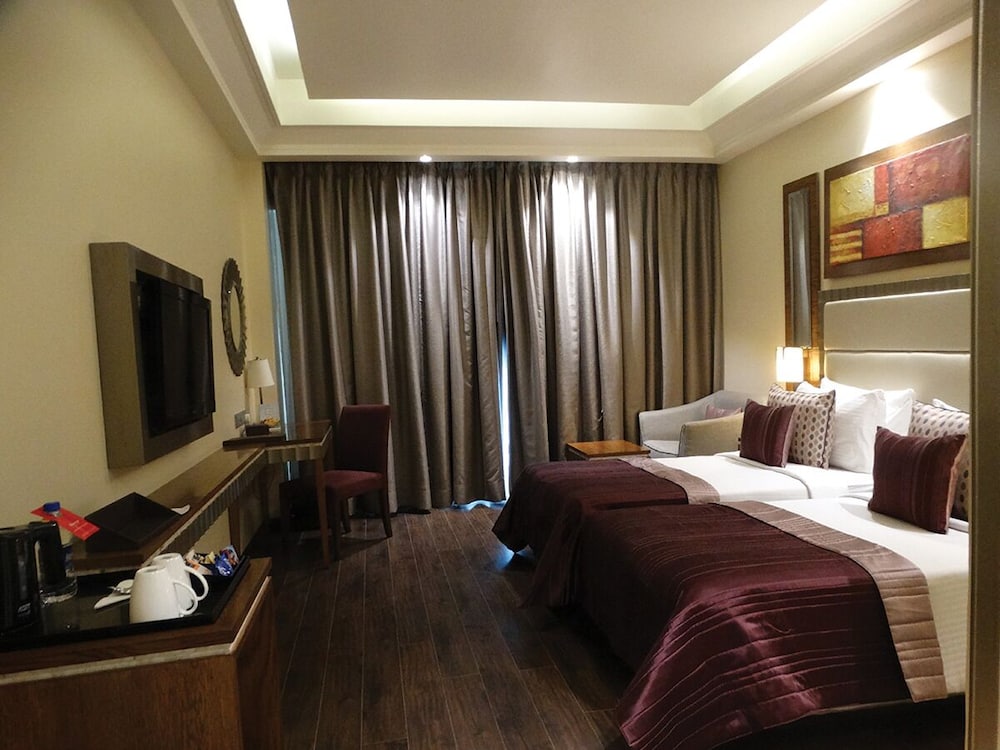 Club Room, 2 Twin Beds, Non Smoking - Photo 4