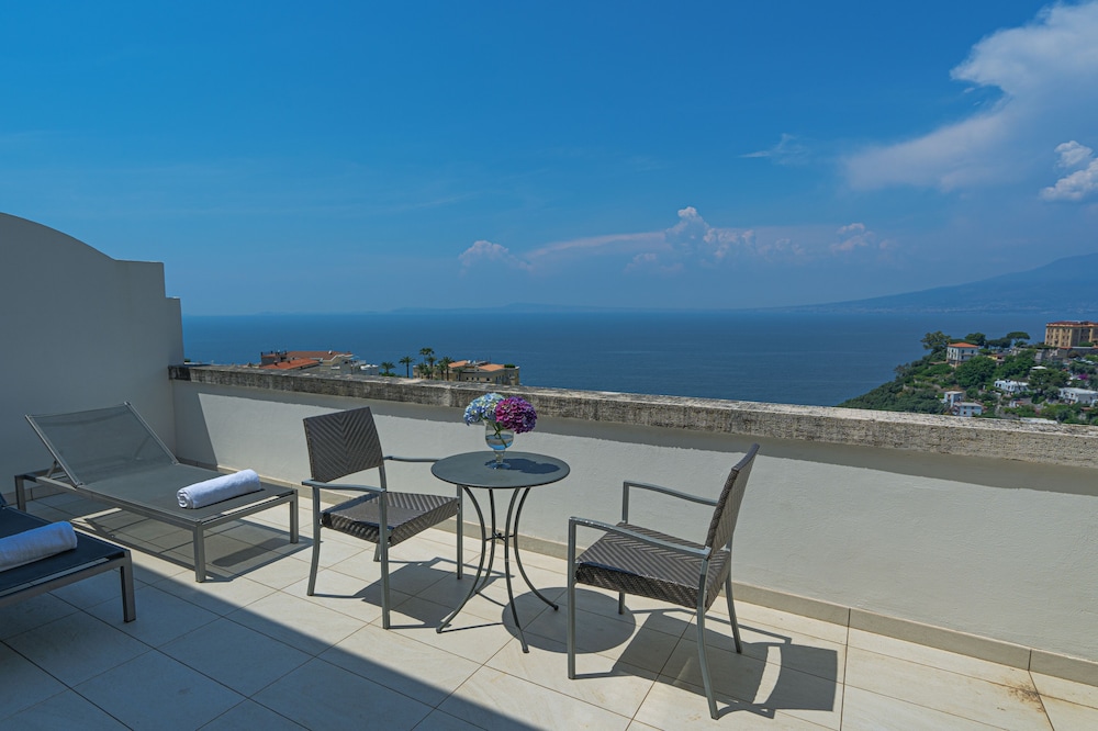 Superior Double or Twin Room, Terrace, Sea View - Photo 16