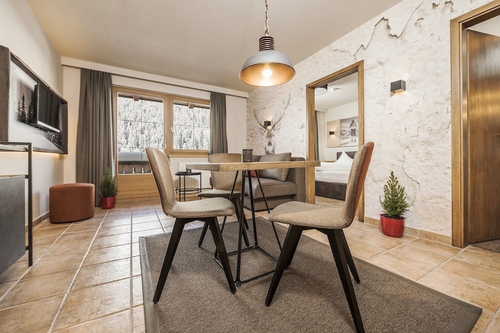 Apartment "Friends" L, 1 bed room, kitchenette and balcony photo 3